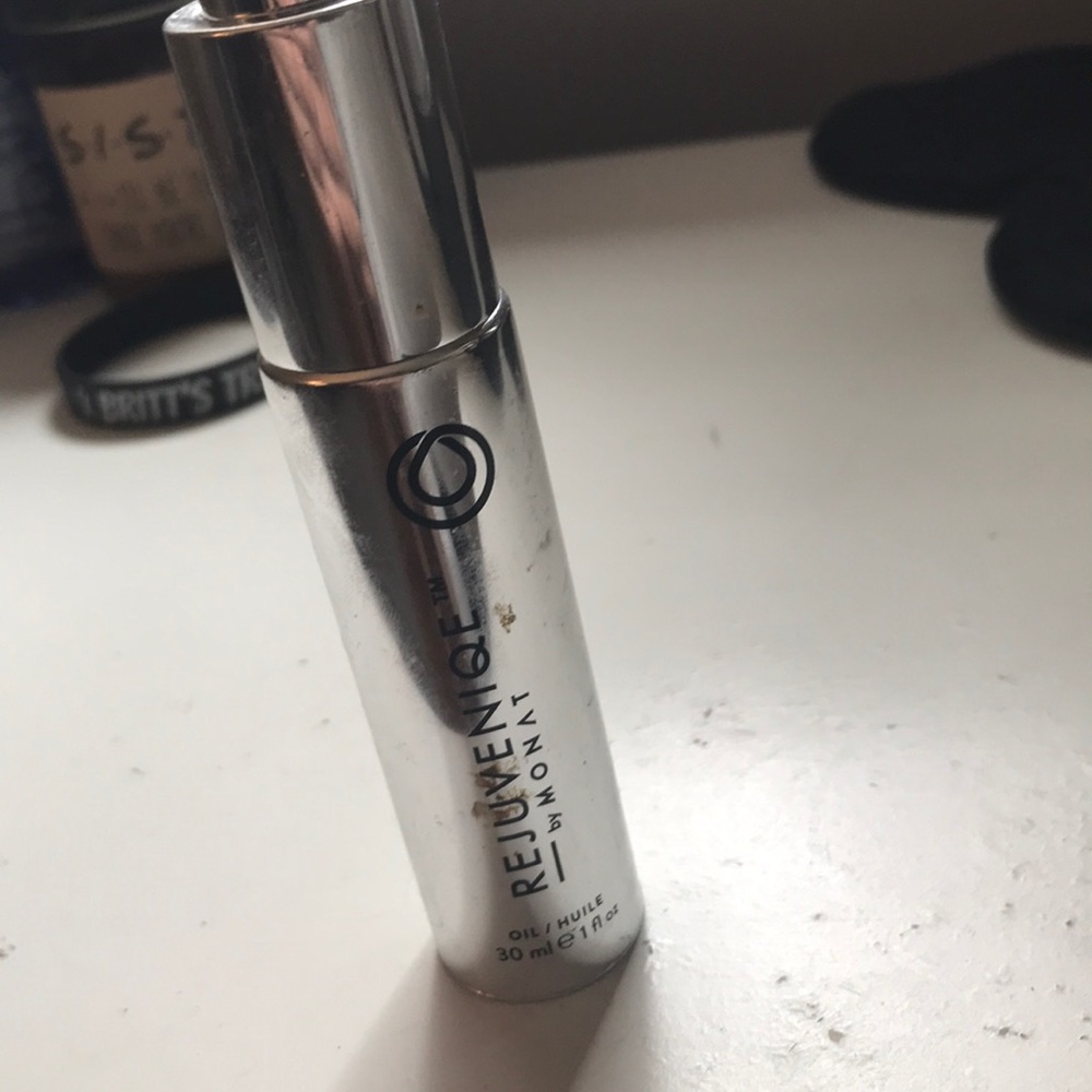 Monat Rejuvinique Oil